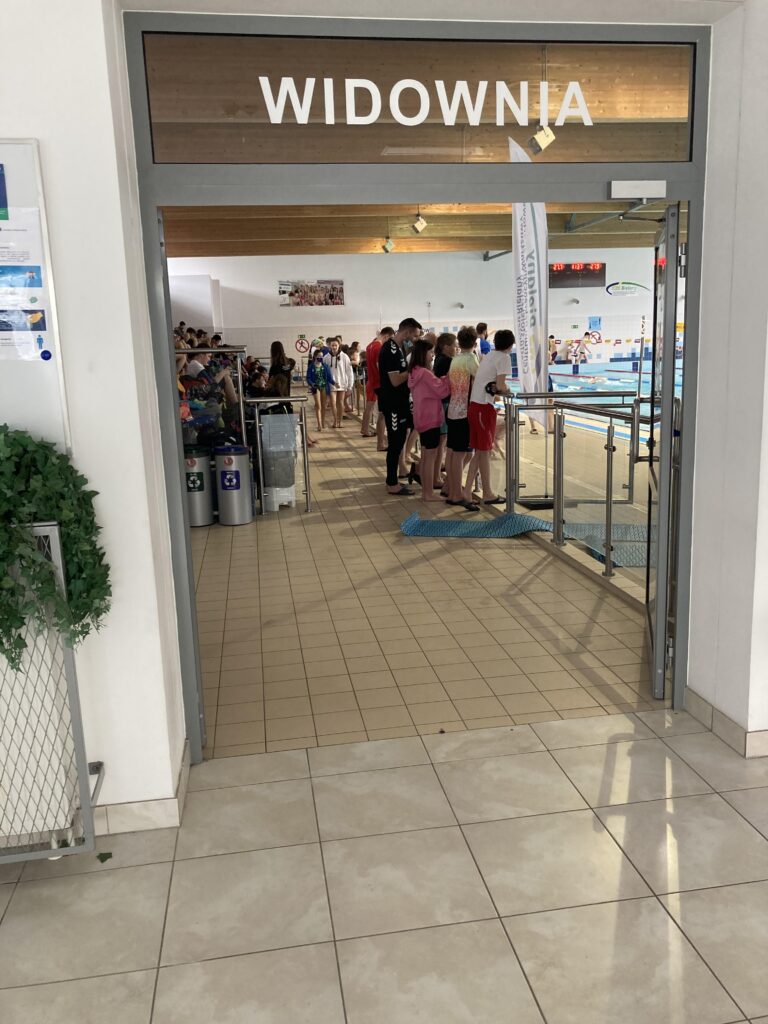  Wejście na widownię pływalni
